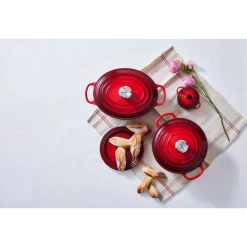 Cocotte En Fonte Ronde 20 Cm Cerise Le Creuset Signature 15 Cocotte En Fonte Ronde 20 Cm Cerise Le Creuset Signature -Ustensiles De Cuisine Boutique cocotte en fonte ronde 20 cm cerise le creuset signature 6