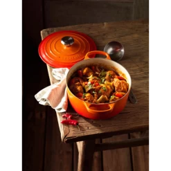 Cocotte En Fonte Ronde 20 Cm Volcanique Le Creuset Signature -Ustensiles De Cuisine Boutique cocotte en fonte ronde 20 cm volcanique le creuset signature 4