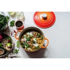 Cocotte En Fonte Ronde 22 Cm Volcanique Le Creuset Signature 13 Cocotte En Fonte Ronde 22 Cm Volcanique Le Creuset Signature -Ustensiles De Cuisine Boutique cocotte en fonte ronde 22 cm volcanique le creuset signature 5