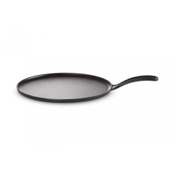 Crêpière En Fonte 27 Cm Noir Mat Avec Spatule & Râteau Le Creuset -Ustensiles De Cuisine Boutique crepiere en fonte 27 cm noir mat avec spatule rateau le creuset 2