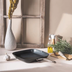 Grill Carré Castel'Pro 28 Cm Poignée Fixe Ultralu Cristel 9 Grill Carré Castel'Pro 28 Cm Poignée Fixe Ultralu Cristel -Ustensiles De Cuisine Boutique grill carre castel pro 28 cm poignee fixe ultralu cristel 3