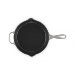 Skillet Rond Profond 26cm En Fonte Mist Grey Le Creuset 9 Skillet Rond Profond 26cm En Fonte Mist Grey Le Creuset -Ustensiles De Cuisine Boutique skillet rond profond 26cm en fonte mist grey le creuset 3